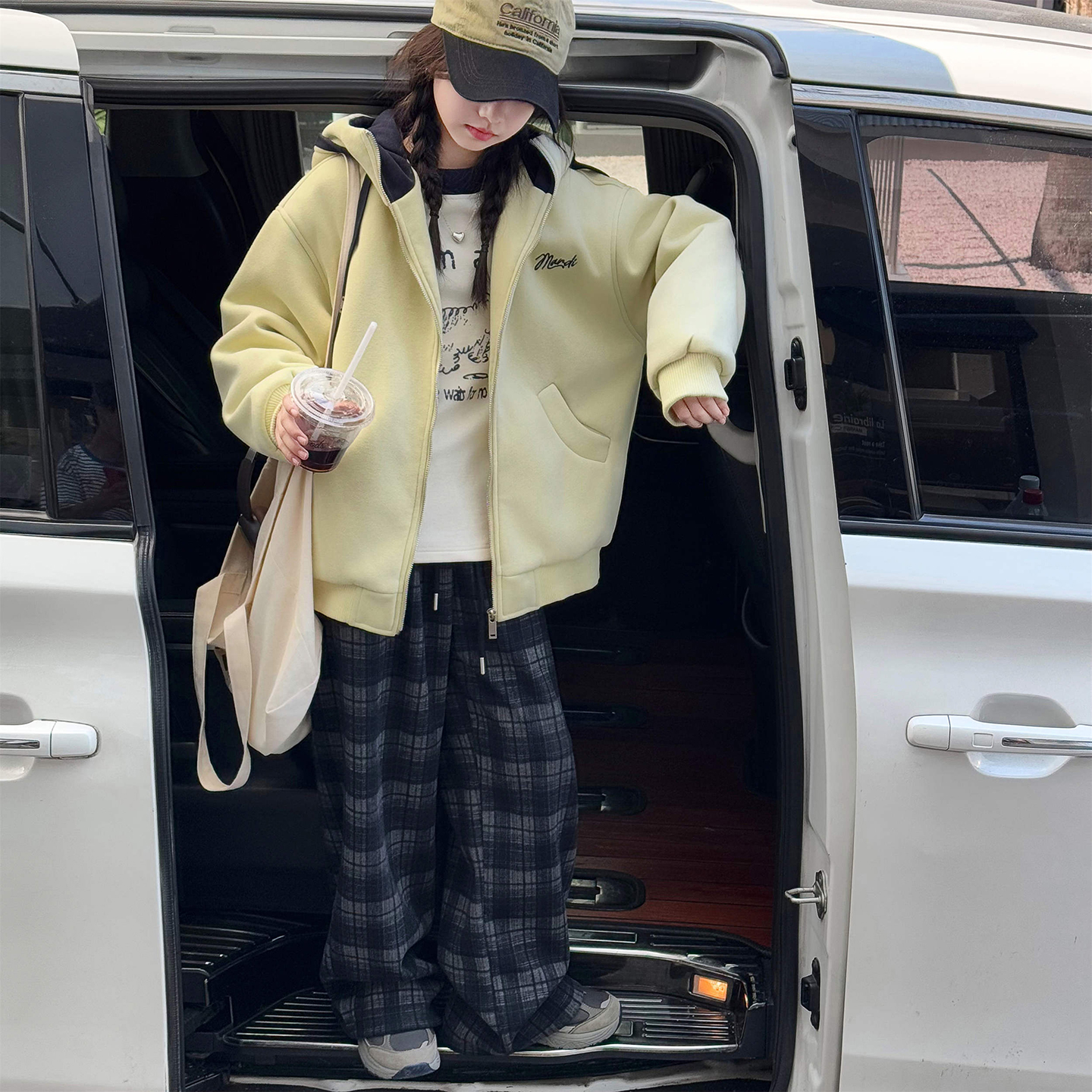 女童加绒运动冬装外套2025新款冬季女大童加棉连帽加厚卫衣棒球服