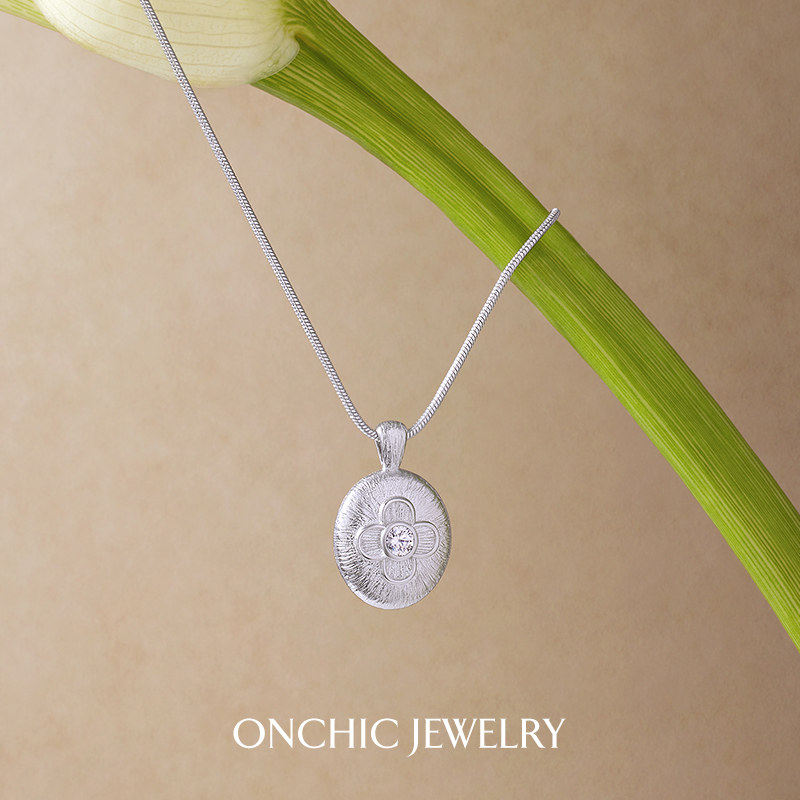 Onchic花影浮雕项链女高级感轻奢小众设计精致锁骨链银色简约百搭