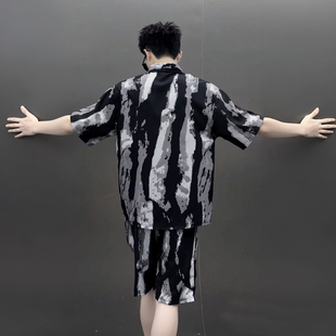 冰丝套装男夏季新款时尚潮牌条纹印花凉感沙滩度假懒人穿搭两件装