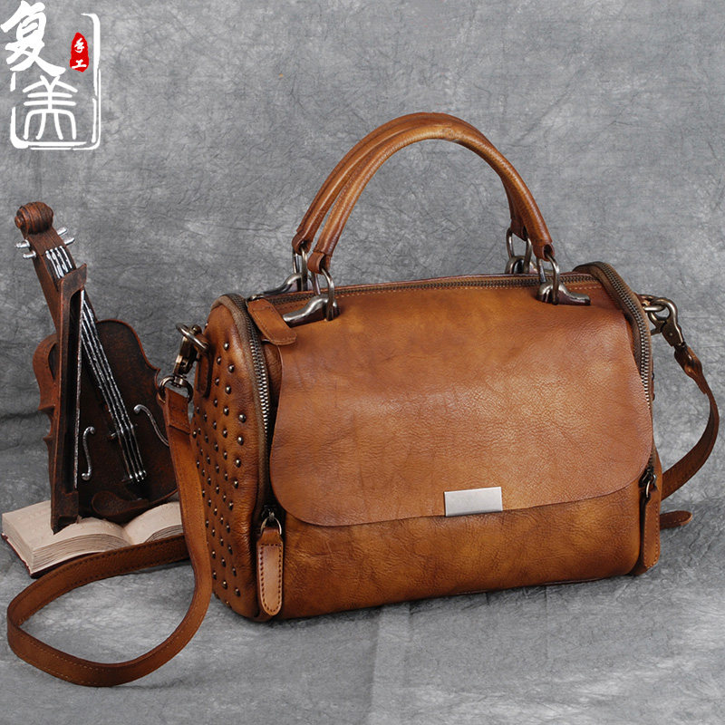 波士顿真皮女包2020新款铆钉枕头软牛皮包包手提斜挎包手工复古风