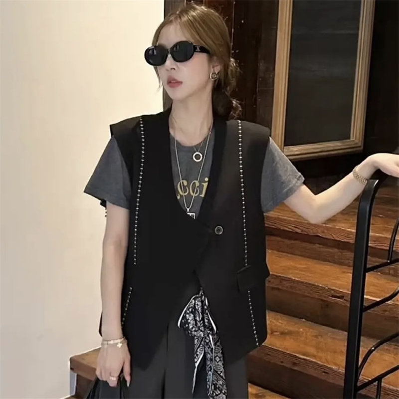 设计感独特气质短款假口袋明线刺绣西装马甲小外套女2025早秋马夹