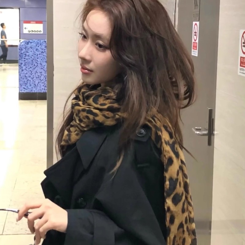 韩系复古棕色豹纹丝巾女秋冬装饰搭配长条围巾披肩系脖高级感围脖