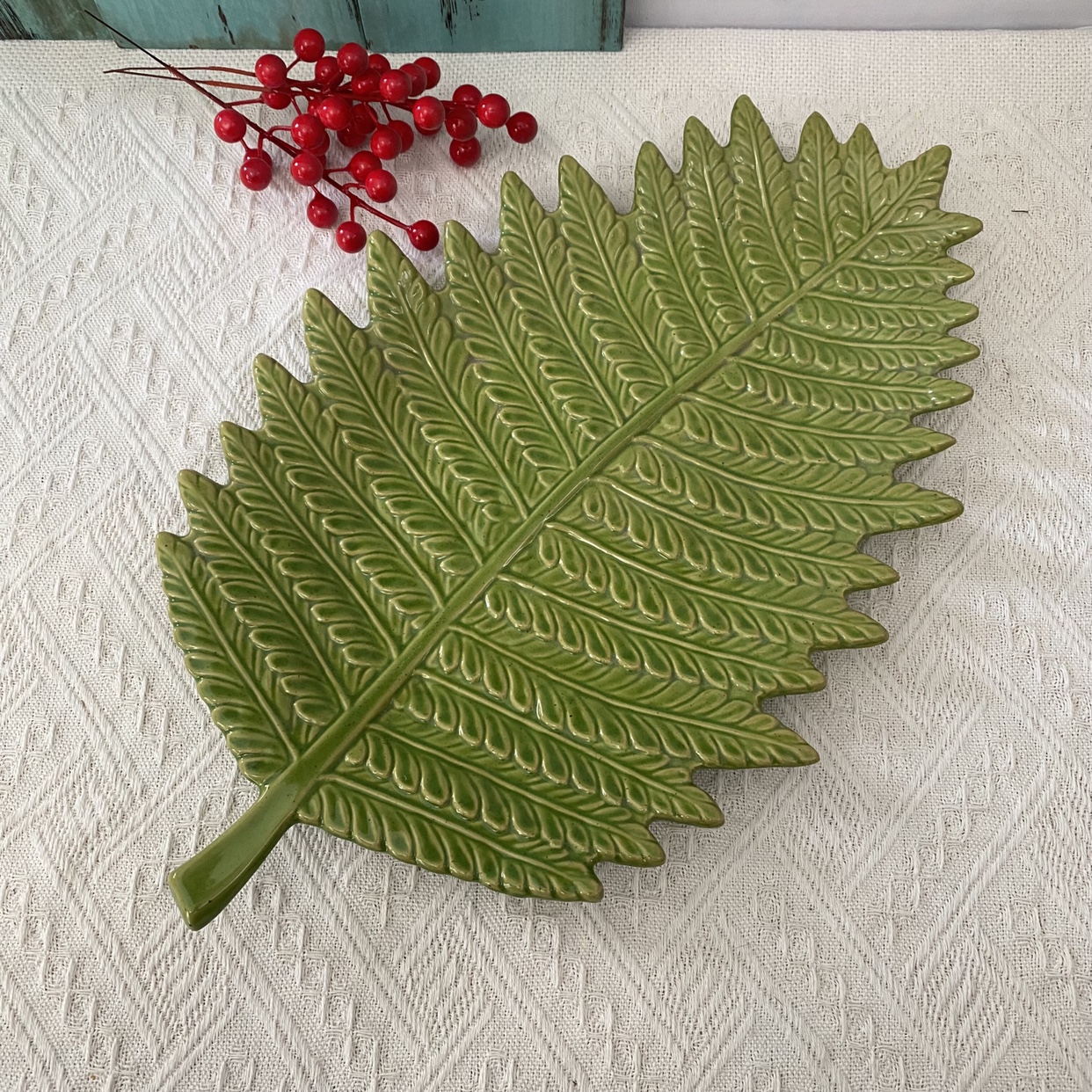 复古浮雕北欧树叶陶瓷菜盘餐具绿色树叶造型果盘大号沙拉盘披萨盘