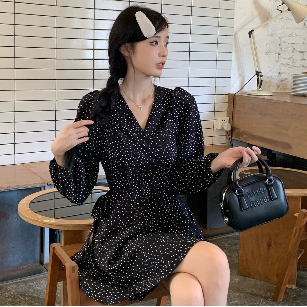 茶歇法式文艺复古波点长袖V领绑