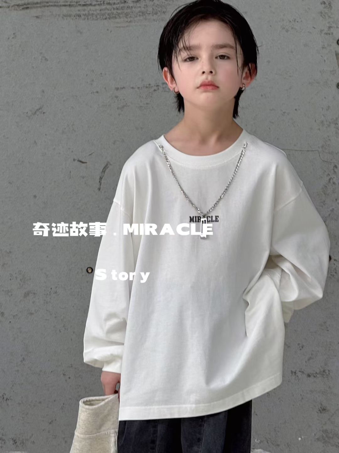 2025新款大童韩版男童带链子白色T恤潮