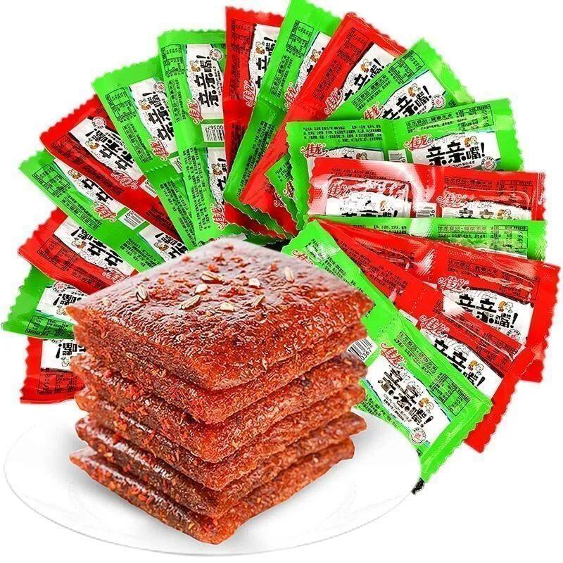 亲嘴小零食辣条大礼包辣味豆干怀旧麻辣烧吃的休闲小吃亲亲嘴吃货