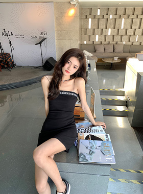 xm定制黑色性感印花字母吊带连衣裙女夏季收腰显瘦纯欲包臀短裙子