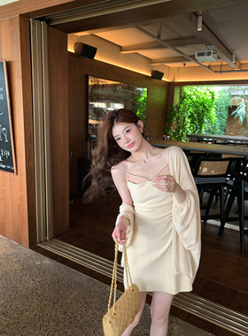 alex stevens 白色设计感吊带连衣裙女夏季短款修身辣妹包臀裙子