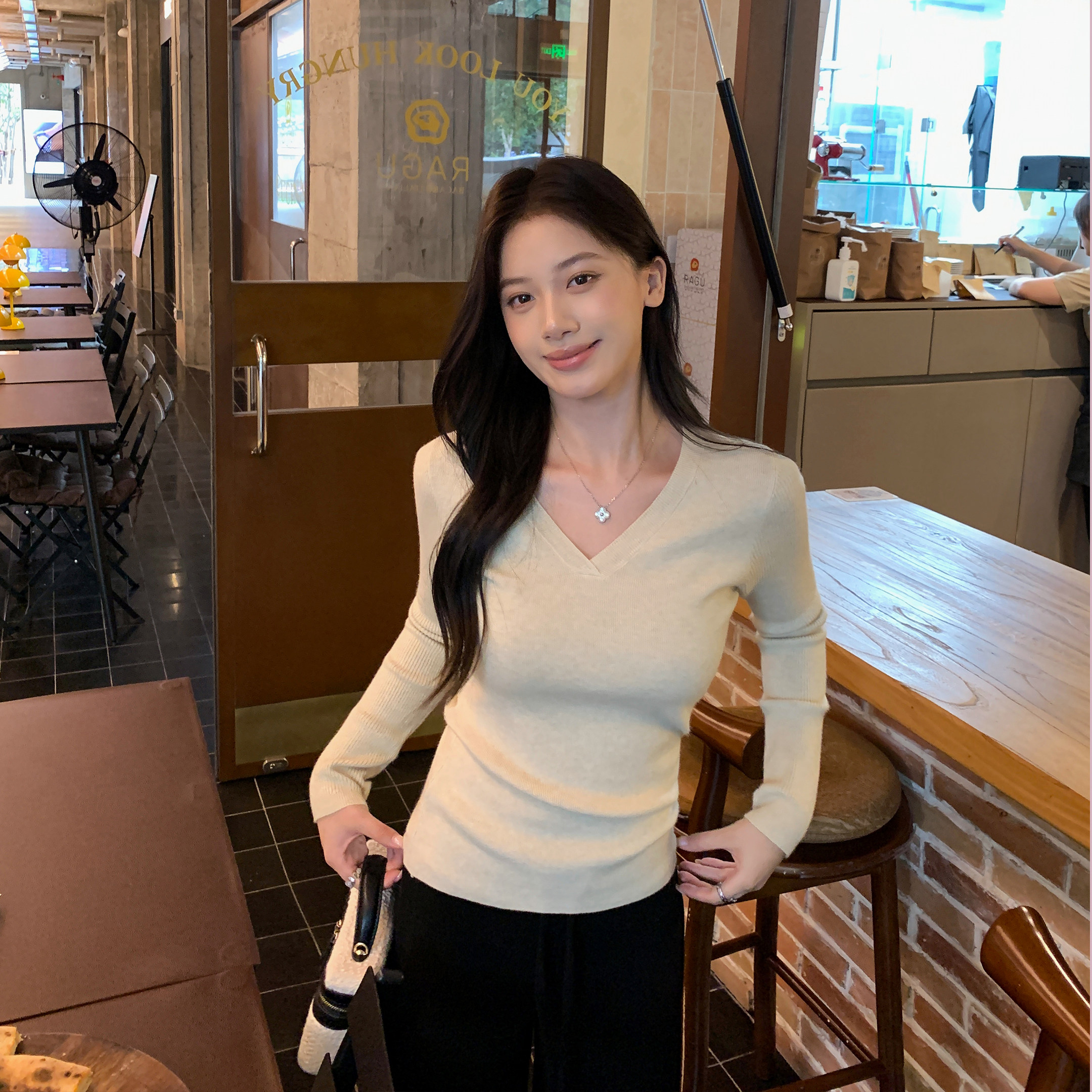 V领针织衫女修身显瘦气质打底衫
