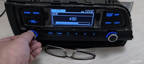 17款现代瑞纳中屏，收音机，mp3，歌曲 升级成大屏， 拆下来了