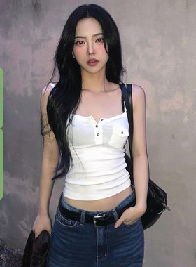 WEEKEEP 白色基础V领排扣吊带背心女性感露腰修身显瘦单口袋上衣