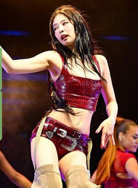 WEEKEEP 美式辣妹红色鳄鱼皮纹路吊带背心+低腰包臀紧身短裤跳舞