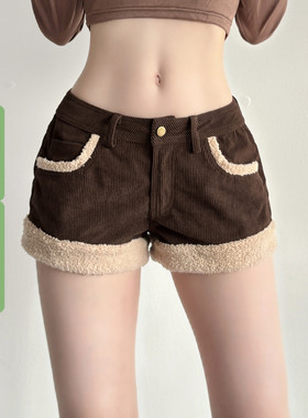 WEEKEEP 复古风棕色毛毛拼接灯芯绒低腰短裤女百搭修身显瘦休闲裤