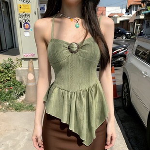 森系复古绿色交叉系带不规则荷叶边下摆露背针织吊带背心 WEEKEEP