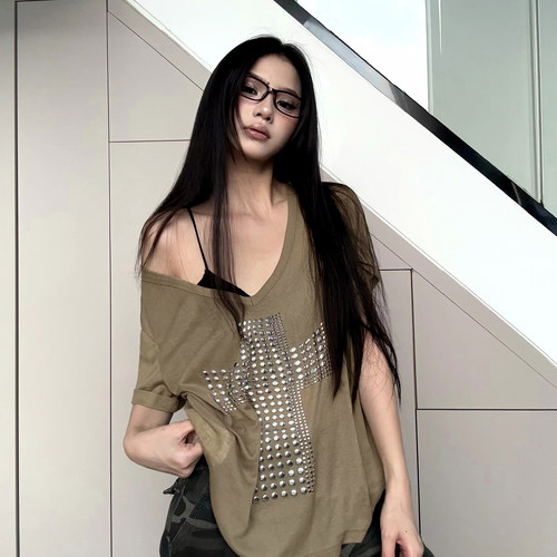 WEEKEEP 街头百搭Y2K十字架烫铜V领短袖T恤女休闲宽松显瘦上衣潮