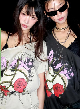 WEEKEEP 街头暗黑风玫瑰印花斜领露肩短袖T恤女百搭宽松显瘦上衣