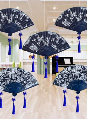 蓝印花布扇青花折扇幼儿园场地布置装饰经典国风古韵扇子走廊吊饰