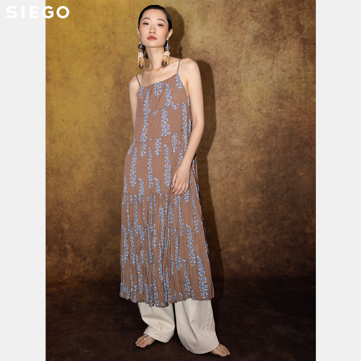 Siego西蔻艺术扭皱印花度假风吊带裙64523612