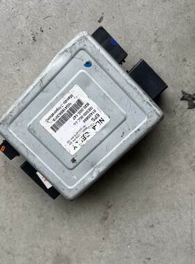 现代IX25IX35库斯途新胜达途胜L中控车身模块控制器室内保险丝盒