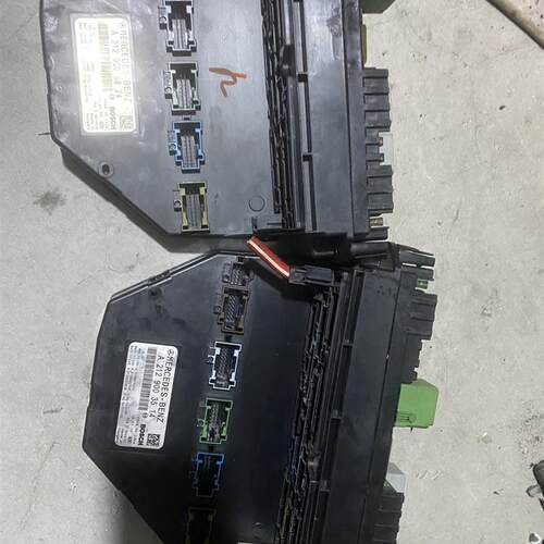 奔驰CE级W204车身电脑C200C260后SAM模块W212E260LE300保险丝盒座