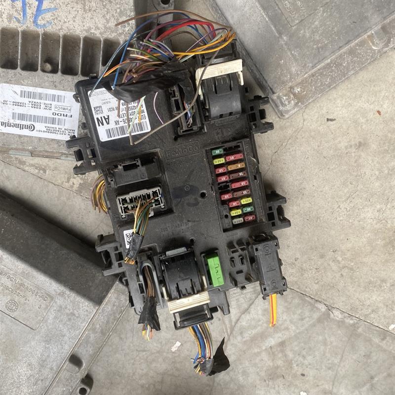 适配15-18款福睿斯车身电脑 行车电脑版 BCM保险丝盒总成控制模块