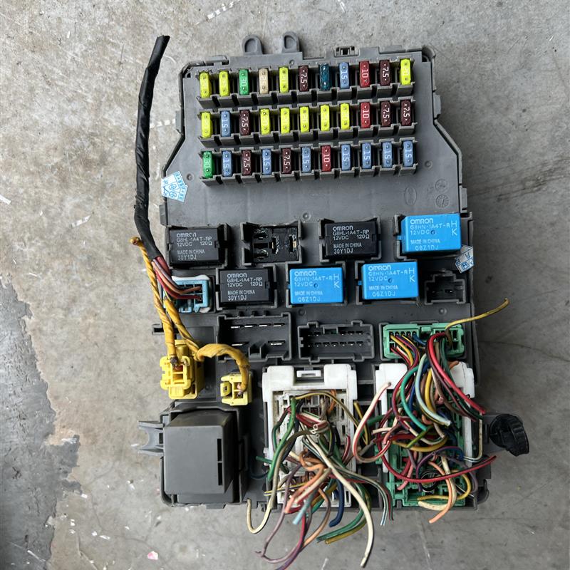 比亚迪S6 F6M6车身电脑 室内保险丝继电器盒仪表灯光中控锁继电器