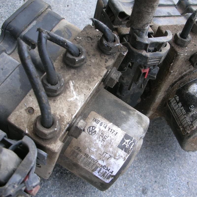 大众速腾朗逸斯柯达明锐ABS泵总成泵体1K0907379AF 1KD614117A