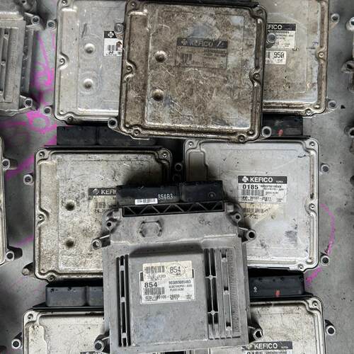 现代伊兰特起亚赛拉图1.6L发动机电脑板39106-26810 26811 26910
