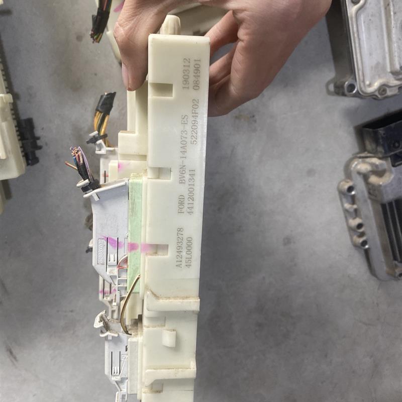 适用于新福克斯车身保险丝盒翼虎BCM车身电脑版控制器电源模块