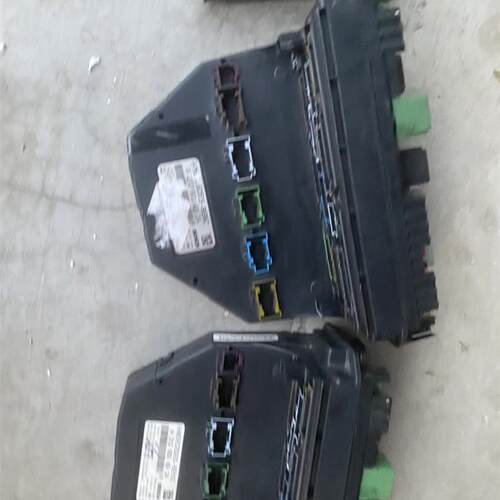 奔驰CE级W204车身电脑C200C260后SAM模块W212E260LE300保险丝盒座
