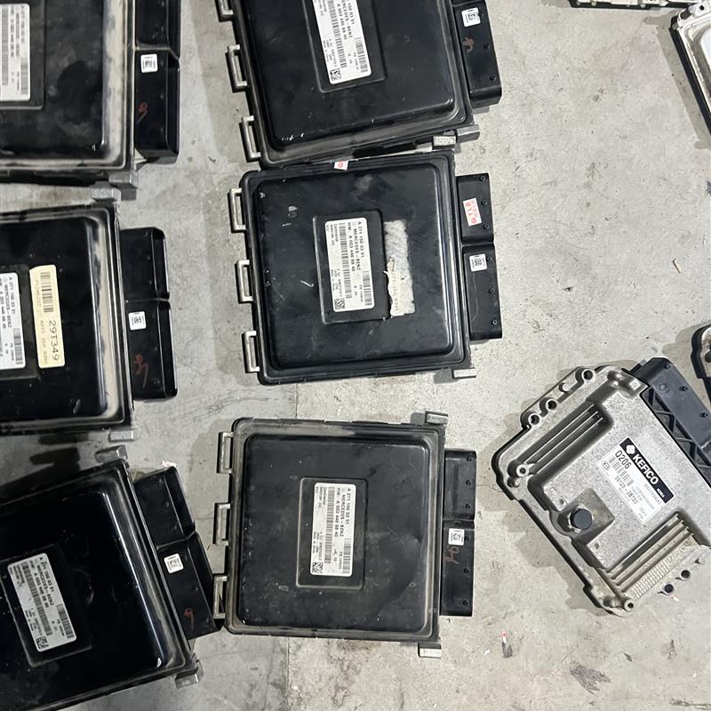 适用于奔驰271发动机电脑C200 E200 E260 W204 207 W212 271DE2.0