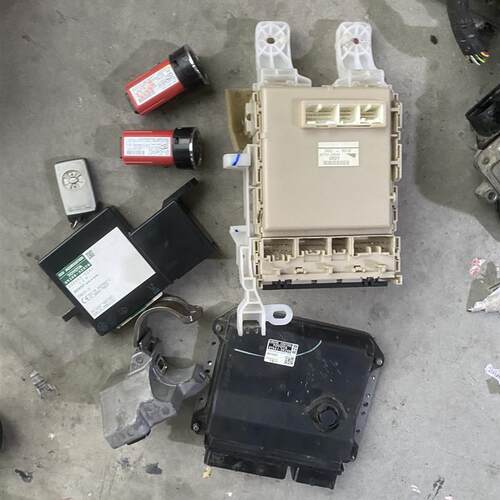 丰RAV4老款 室内保险盒 82730-0R030/0R040 保原厂正品车身电脑