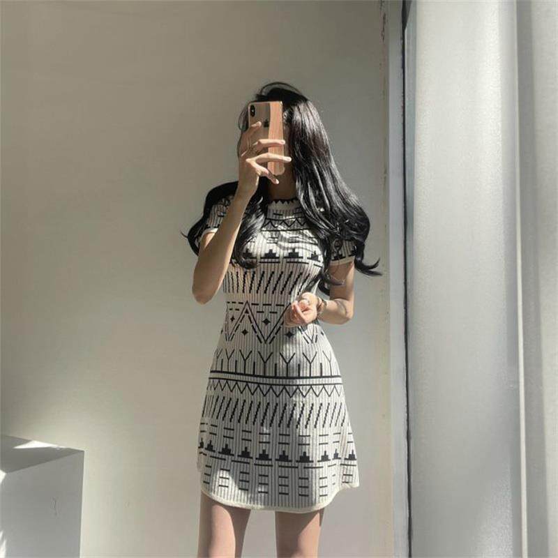 专柜针织连衣裙女2025夏季新款复古时尚百搭显瘦洋气薄款a字短裙