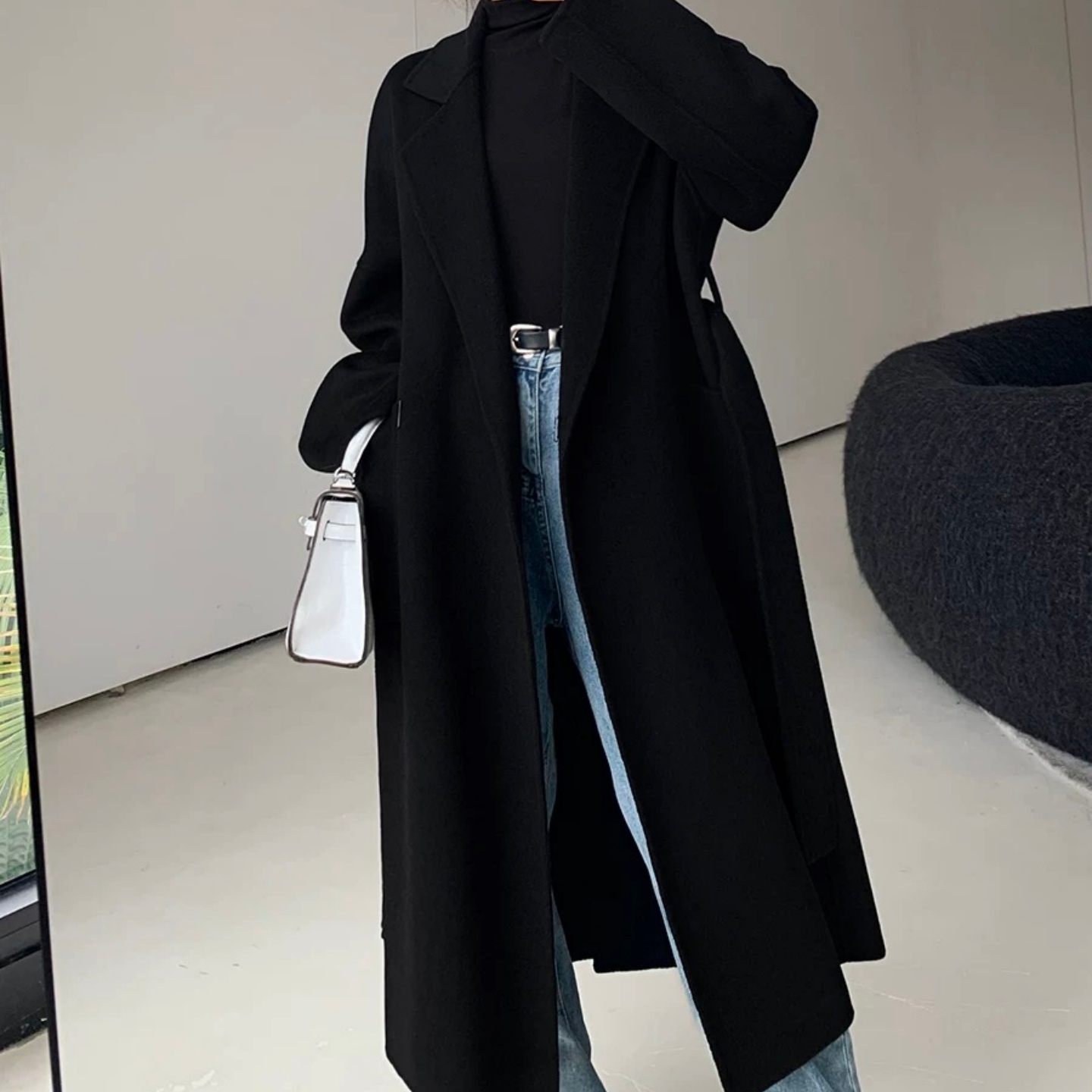 黑色羊毛大衣女2025年冬季新款法式赫本风宽松系带中长款毛呢外套
