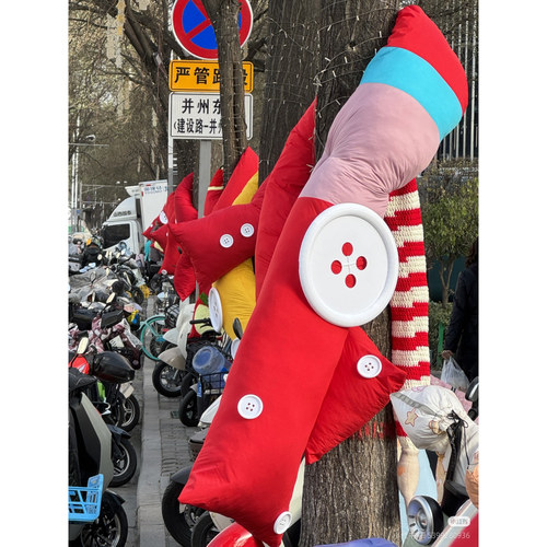 元旦红色巨型装饰围巾新年景区