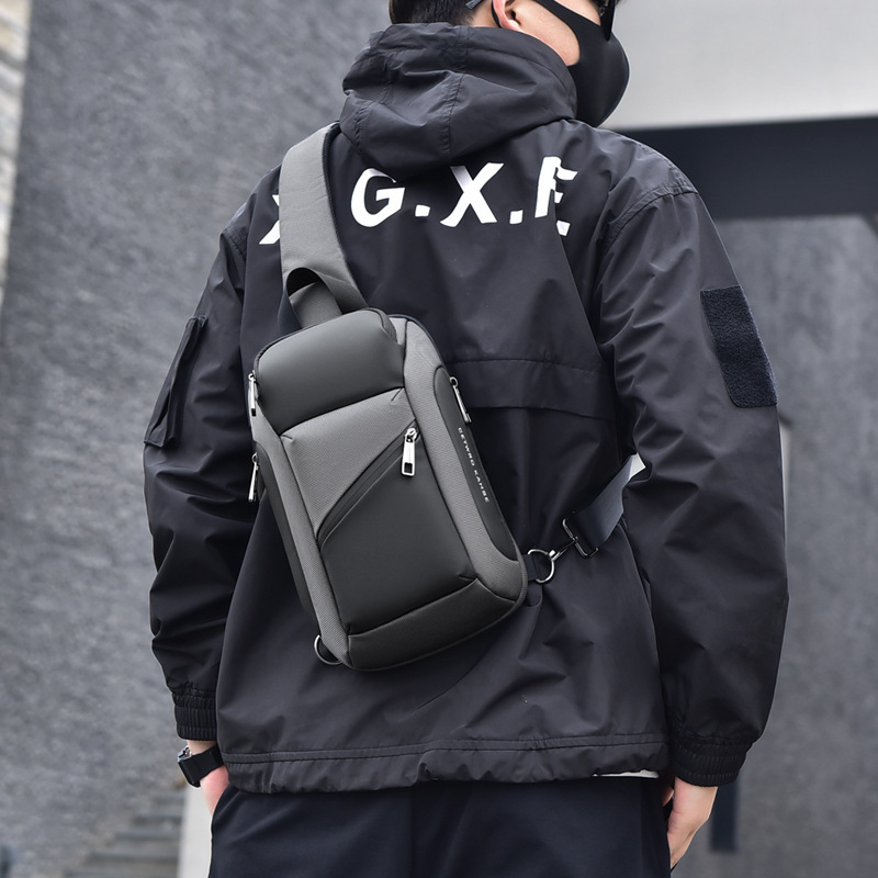 户外出行休闲时尚百搭男士斜挎包大容量便携放平板电脑书包胸包