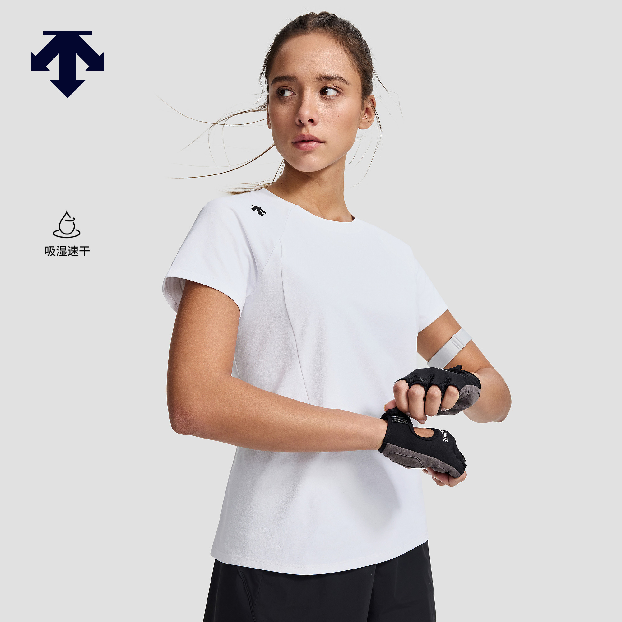 DESCENTE迪桑特WOMEN&rsquo;S TRAINING女士吸湿速干TOUGH短袖针织衫