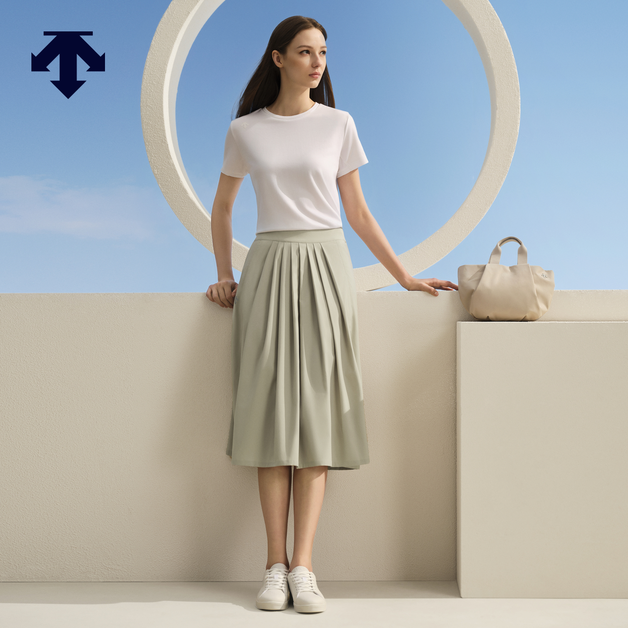 DESCENTE迪桑特通勤运动女士宽松梭织运动百褶半身裙夏季