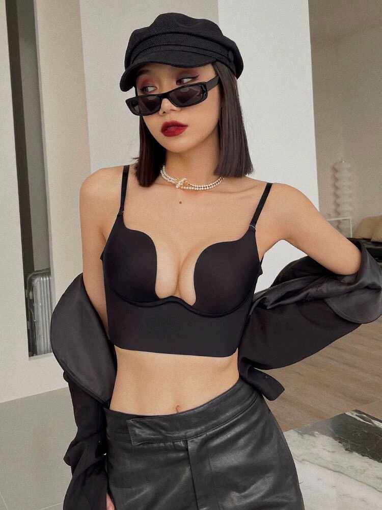 小胸聚拢性感深v美背内衣