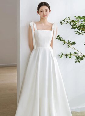 2026新款吊带领证轻婚纱简约新娘订婚礼服日常可穿缎面法式草坪旅