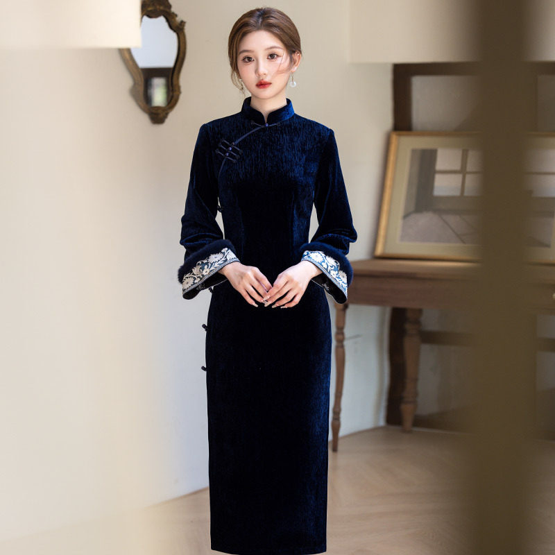 2026新款蓝色丝绒加绒国风苏州长款长袖改良旗袍冬季厚款女新
