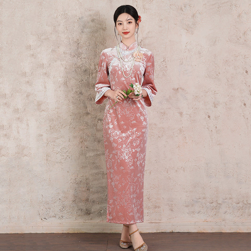 2026新款粉色国风新中式长款秋季长袖旗袍改良年轻款女复古修