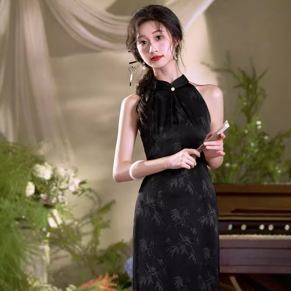 2026新款新中式复古改良旗袍无袖挂脖连衣裙女春夏季收腰显瘦裙子