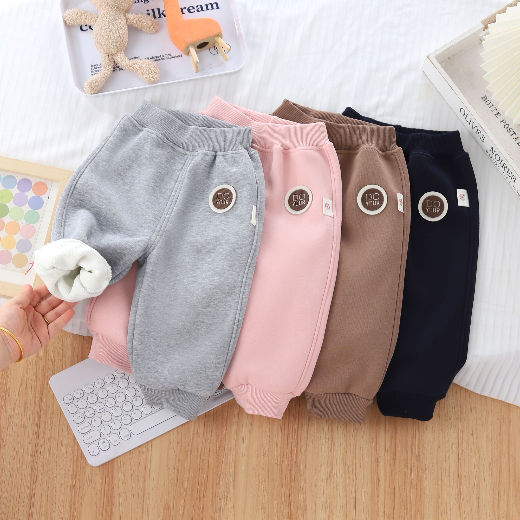 宝宝加绒运动长裤秋冬季松紧高腰薄绒休闲裤男女儿童一体绒保暖裤