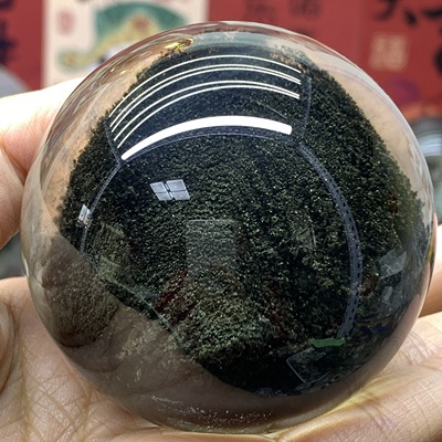 天然星光绿幽灵钛晶共生金字塔山水晶球摆件直径61毫米