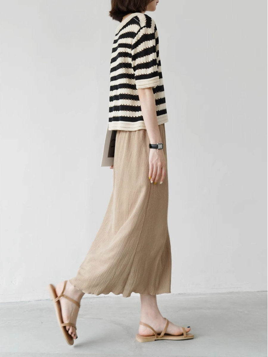 卡其色肌理感半身裙女2025夏季新款复古褶皱a字裙过膝垂感中长裙