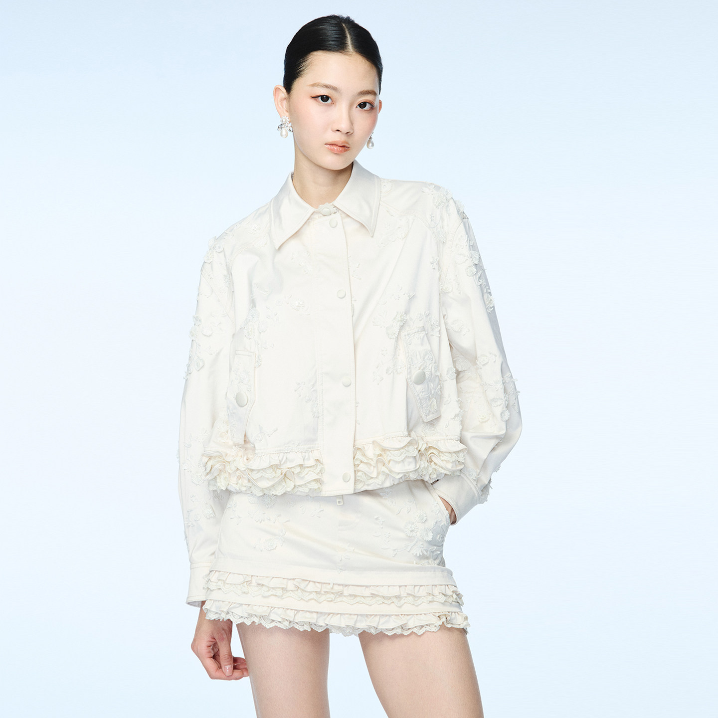 新款时尚华丽刺绣外套女图片
