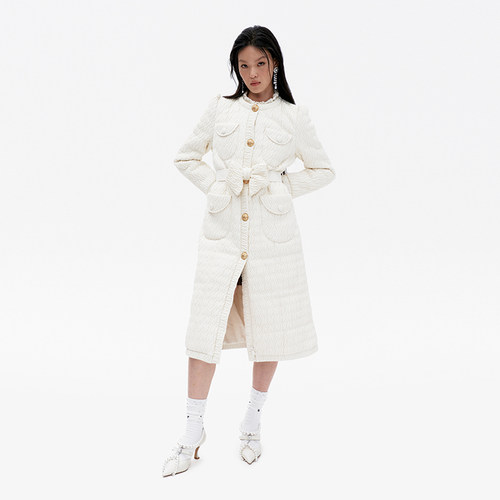 LEFAME米白金扣蝴蝶结羽绒服