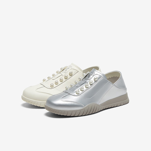 百思图2025春季商场新款休闲银色德训鞋舒适平底女休闲鞋E5261AM5