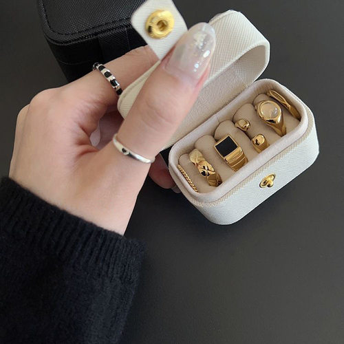 简约迷你戒指盒便携随身精致轻奢收纳盒子耳钉戒指防尘皮革饰品盒